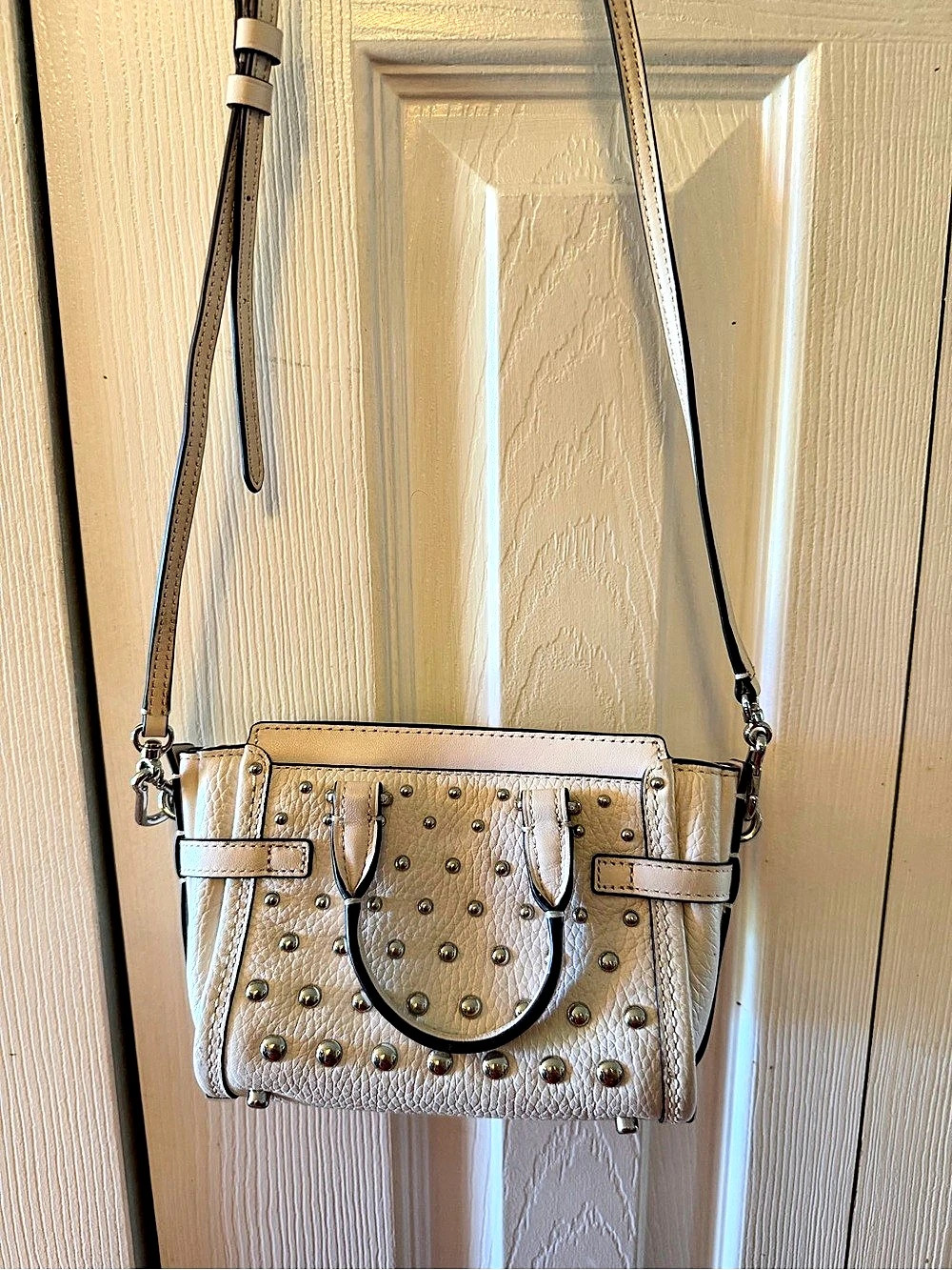 Coach Swagger 21 Satchel with Rivets Crossbody Bag Cream & Brown